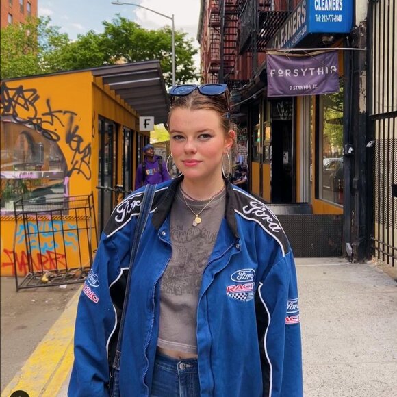 Meet your Posher, Olivia - Picture 1 of 3